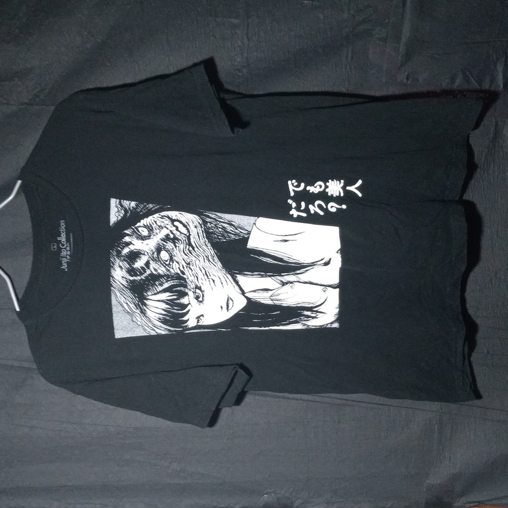 Junior ito t shirt size large